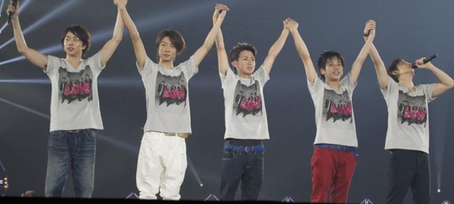 ARASHI Bersiap Konser Sebelum Bubar Tahun Depan